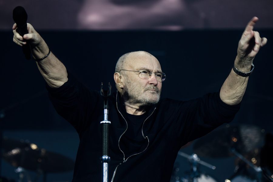 Phil Collins pošiljal prekinitev in se odrekel Trumpovi kampanji čez noč v zraku