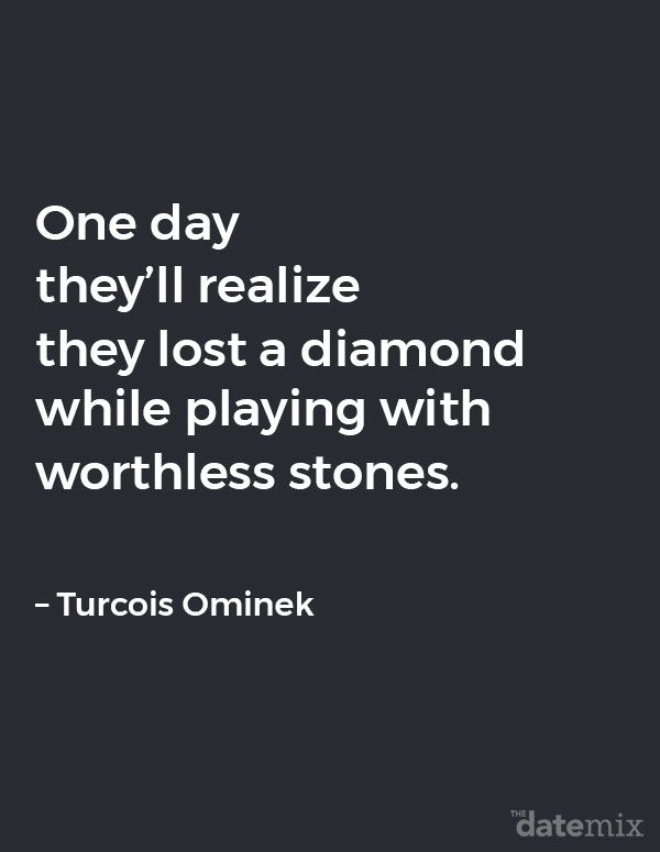 Frases de corazones rotos: un día se darán cuenta de que perdieron un diamante mientras jugaban con piedras sin valor. - Turcois Ominek