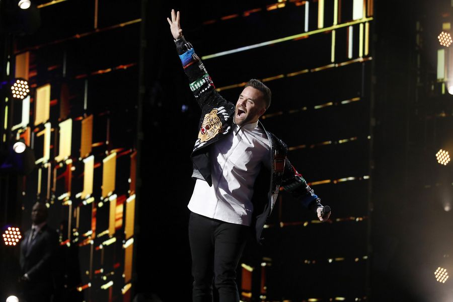 El finalista de 'America’s Got Talent', Brian Justin Crum, lanza el nuevo sencillo 'Circles' después del final