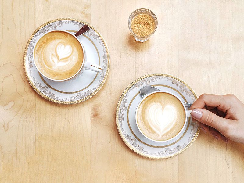La guía popular para una excelente cita con el café