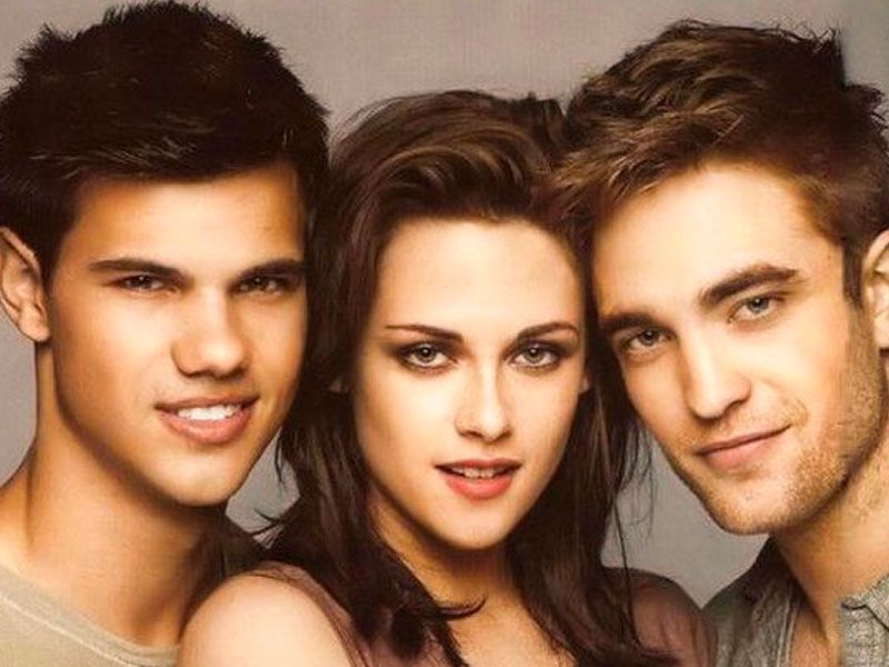 Uma foto de Bella, Edward e Jacob em Twilight - um dos triângulos amorosos mais famosos.