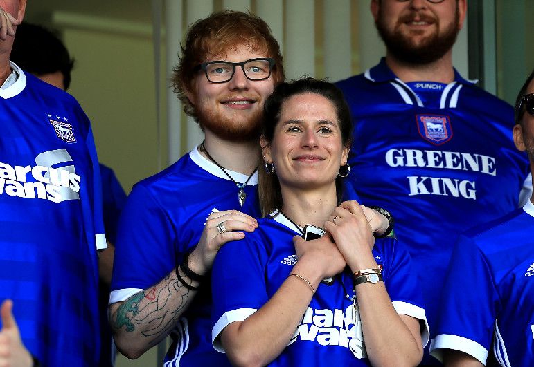 Ed Sheeran og hustru Cherry Seaborn forventer angiveligt deres første baby i sommer