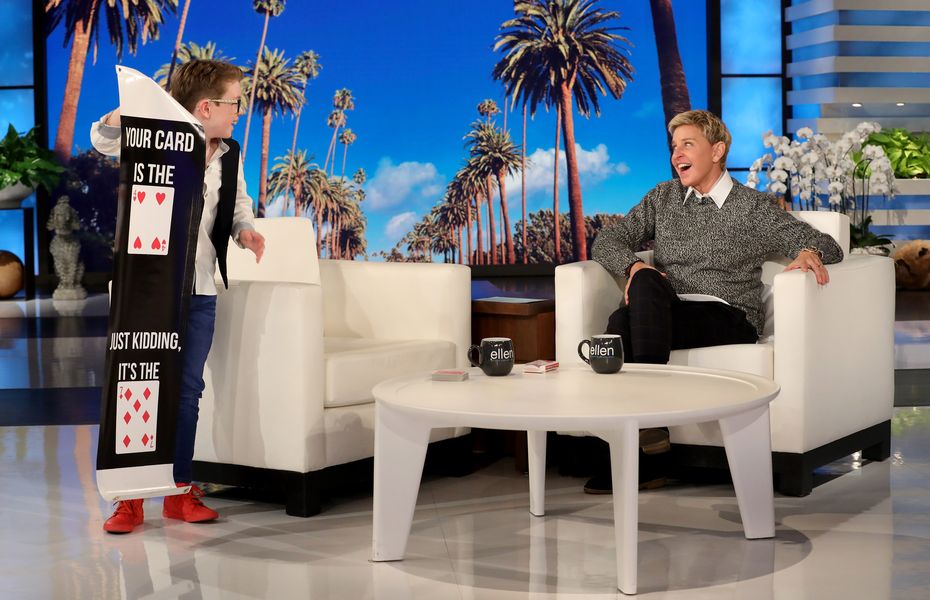 Un mago de 10 años aturde a Ellen DeGeneres con un truco de cartas invisible