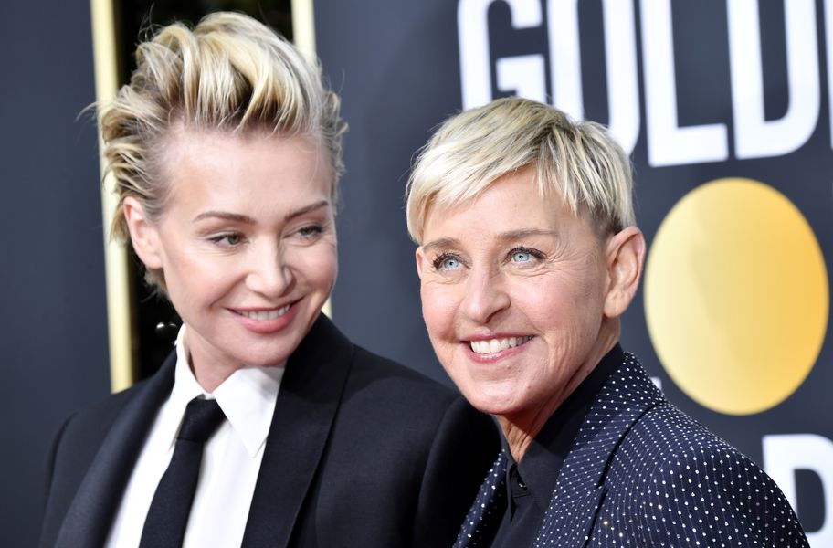 Portia de Rossi siger, at hustru Ellen DeGeneres 'klarer sig godt' blandt arbejdspladsundersøgelser