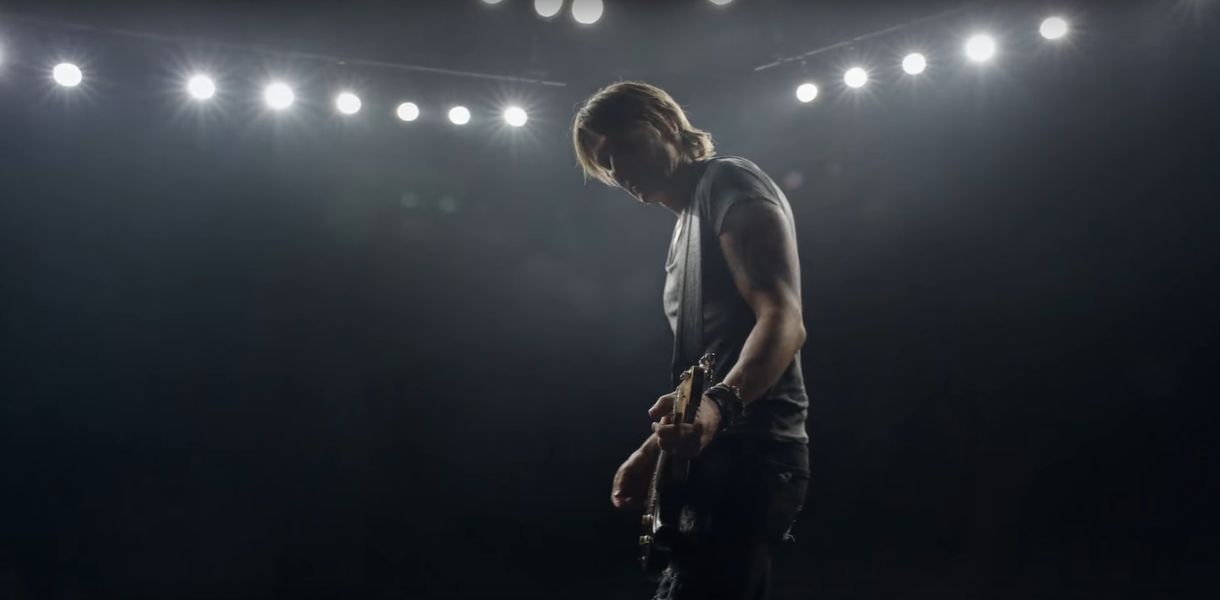 Keith Urban, Carrie Underwood Bring The Heat i 'The Fighter' musikvideo
