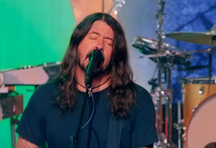 Foo Fighters liefern unerwartete Deckung von Bee Gees 'Du solltest tanzen'