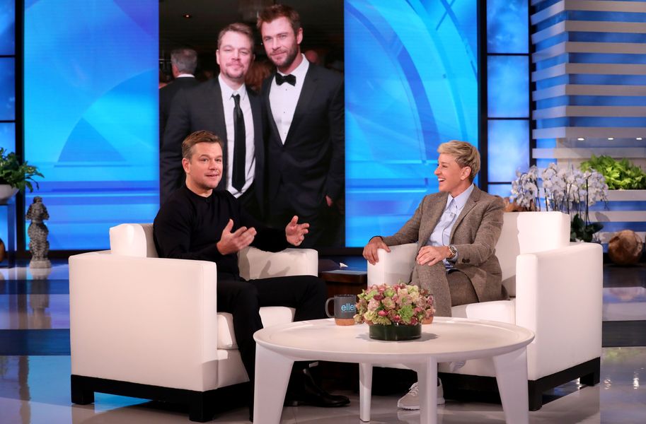 Matt Damon explica por que Chris Hemsworth pensa que é extremamente má sorte, conta a Ellen sobre a época em que ele pisou em uma python