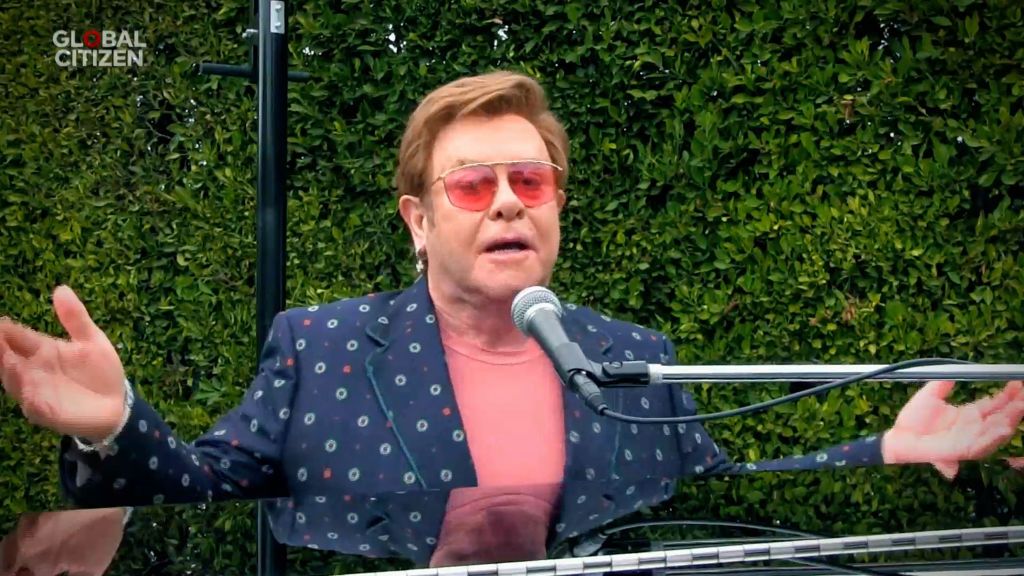 Elton John chama a Igreja Católica por investir em ‘Rocketman’ enquanto é contra o casamento gay