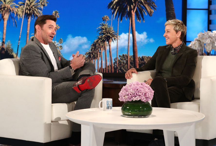 Hugh Jackman diz a Ellen que sua esposa não consegue ficar acordada durante seus filmes