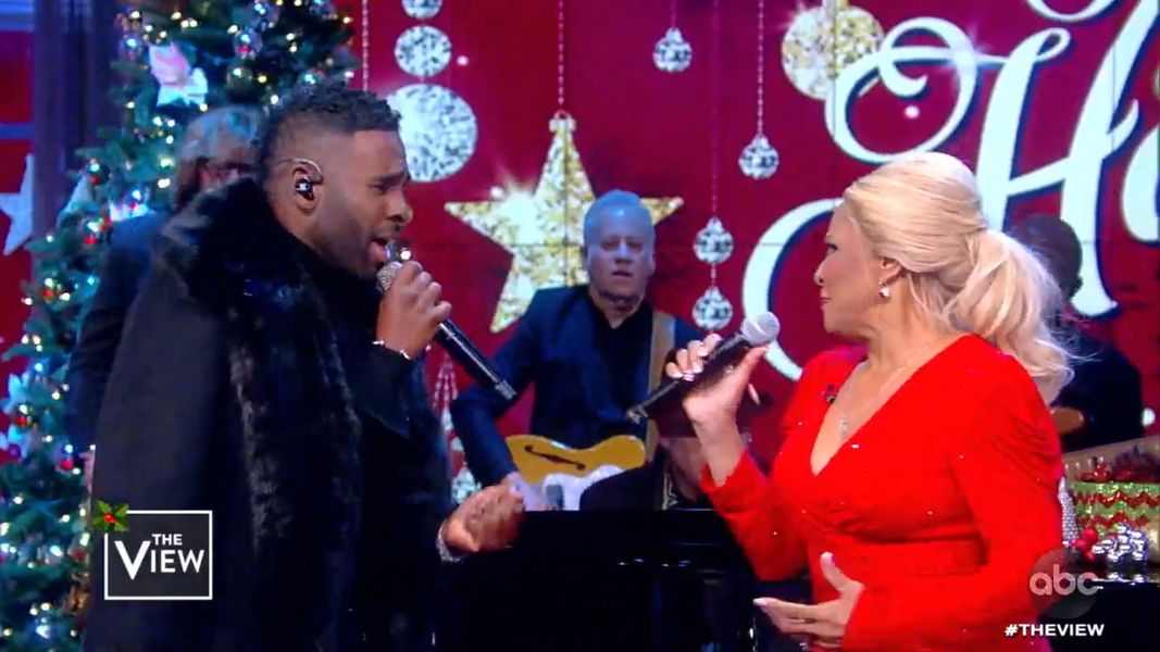 Darlene Love y Jason Derulo cantan 'Christmas (Baby Please Come Home)' en 'The View'