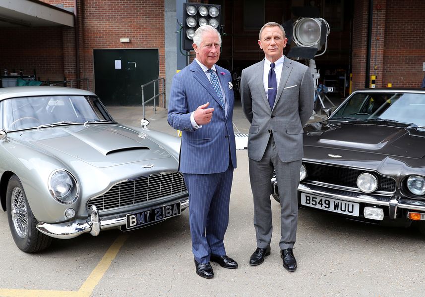 Daniel Craig filmer 'James Bond' i London efter ankelskade
