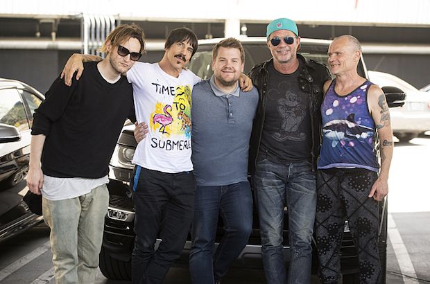 SLEDOVAŤ: Red Hot Chili Peppers Funk It Up s Jamesom Cordenom v Carpool Karaoke