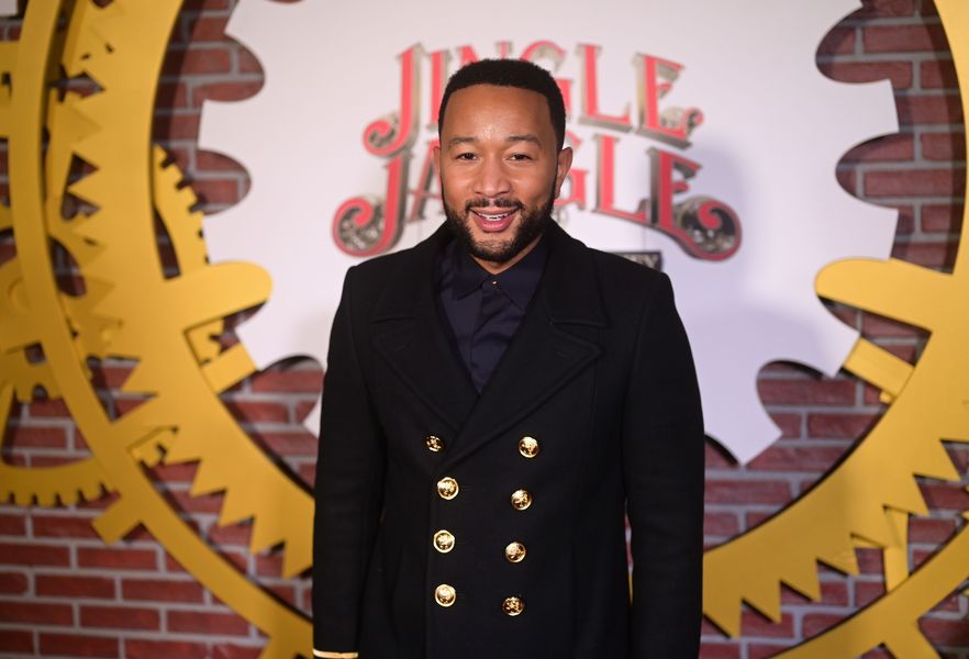 John Legend varí doma pri slávení ‘najlepšieho R&B albumu roka’ Grammy