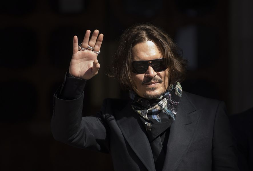 Amber Heard tvrdí, že ju Johnny Depp obvinil z partnerstva s Leonardom DiCapriom a Liamom Hemsworthom