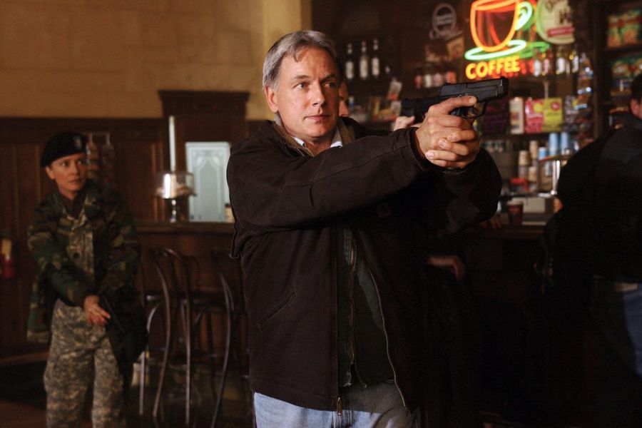 'FBI' Skaberen Dick Wolf afslører kommende crossover med Spinoff 'FBI: Most Wanted'