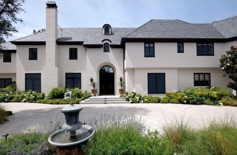 Джастин и Хейли Бибер купили особняк стоимостью 26 миллионов долларов в Беверли-Хиллз