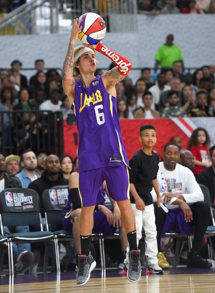 Justin Bieber, Jamie Foxx e Michael B. Jordan esquentam o jogo das estrelas das estrelas da NBA 2018
