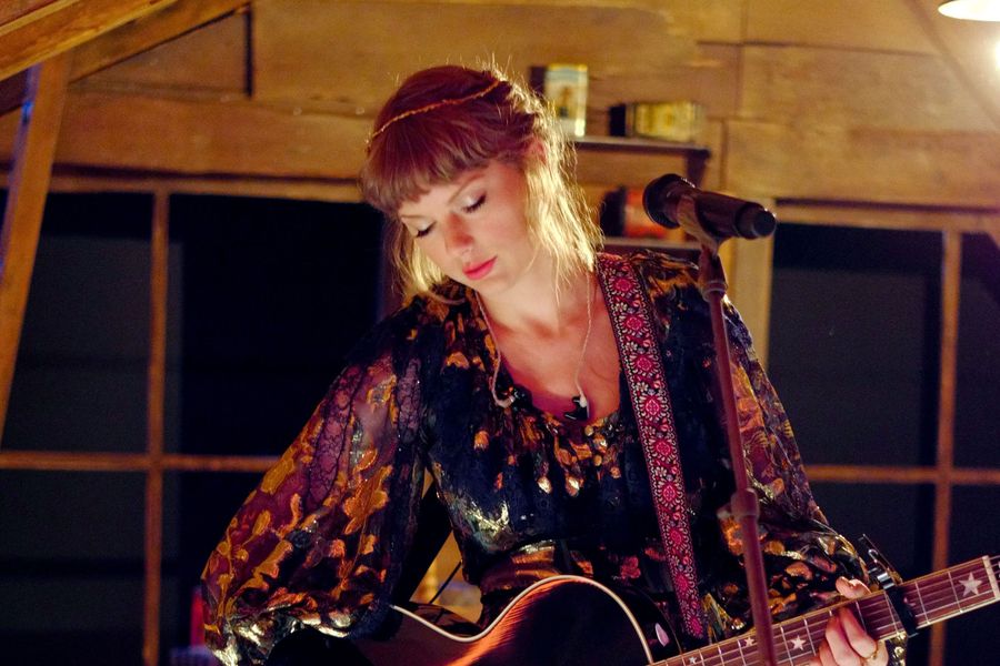 Taylor Swift klesá s Bonom Iverom naživo v exile