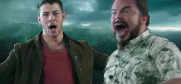 Nick Jonas e Jack Black revelam o vídeo musical hilário da música-tema 'Jumanji: Welcome To The Jungle'