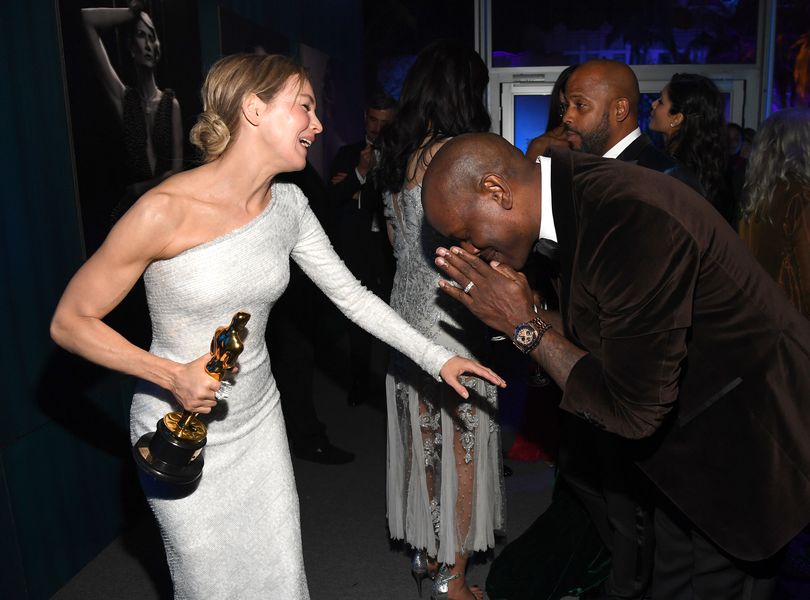 Kate Hudson fanger Usher's Eye i bedøvelse gul kjole på 'Vanity Fair' Oscars Party