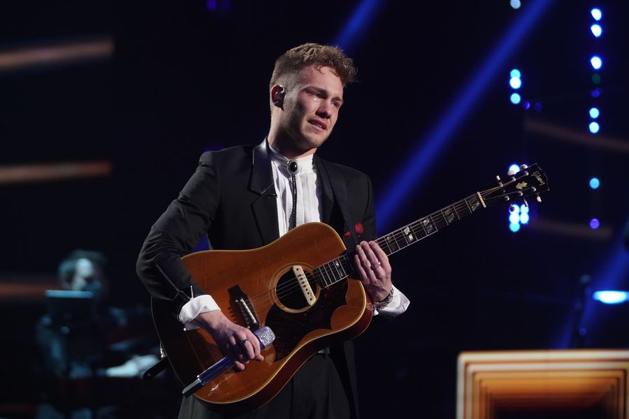 Hunter Metts Breaks Down After Forgetting Lyrics On ‘American Idol’, But Judges Show Support