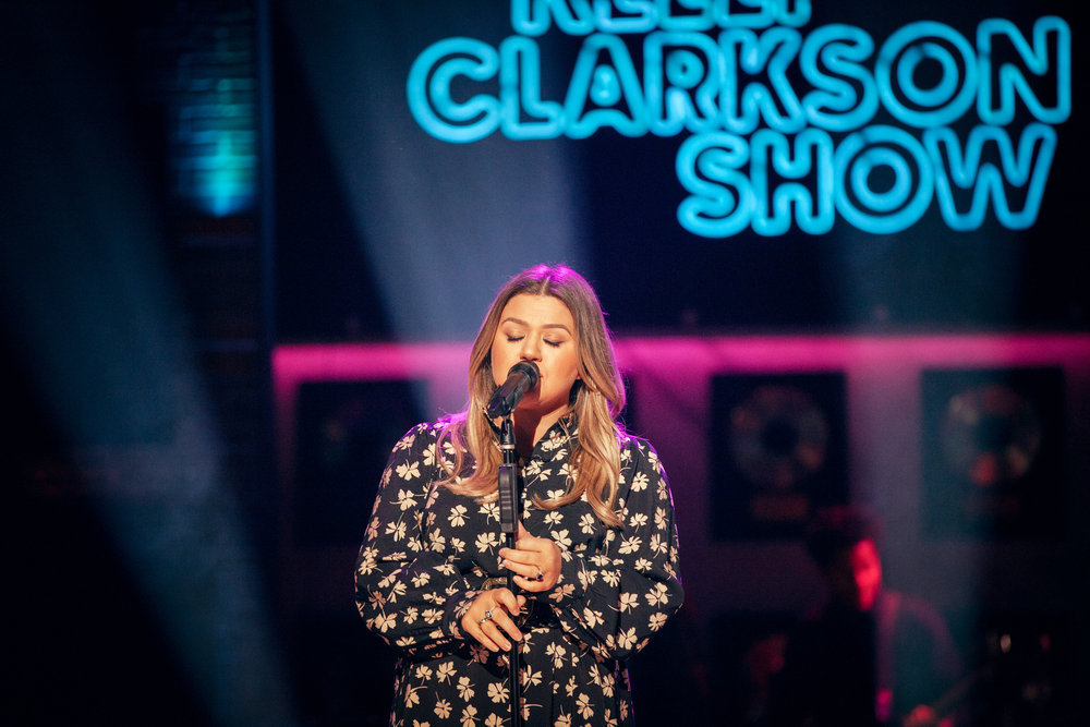 Kelly Clarkson interpreta el último himno nocturno '3AM' con la portada de Matchbox Twenty