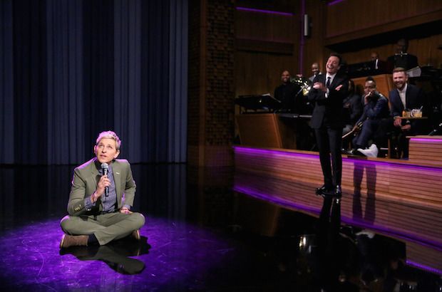 Ellen DeGeneres neemt het op tegen Jimmy Fallon in legendarische ‘Lip Sync Battle’