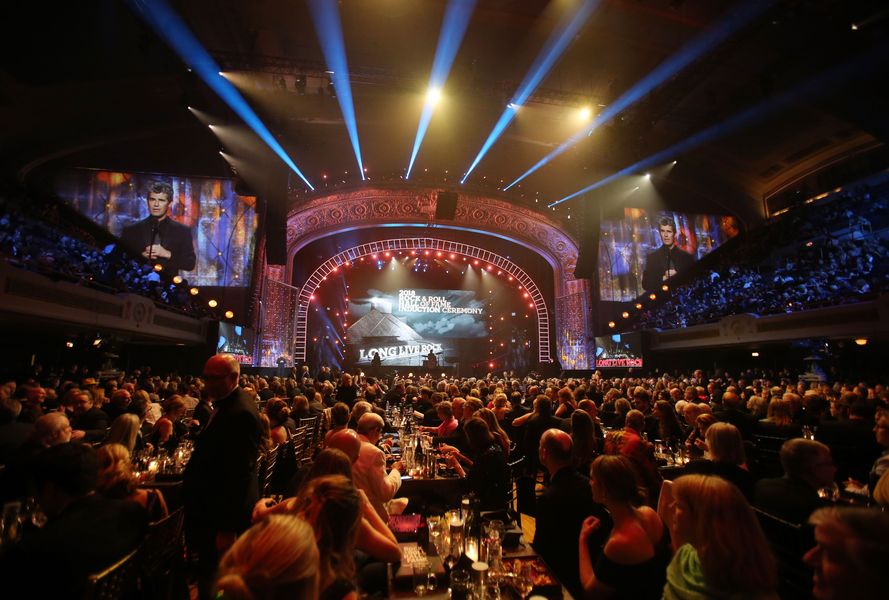 The Killers brengen hulde aan Tom Petty tijdens de Rock Hall Of Fame-ceremonie, Chris Cornell om geëerd te worden