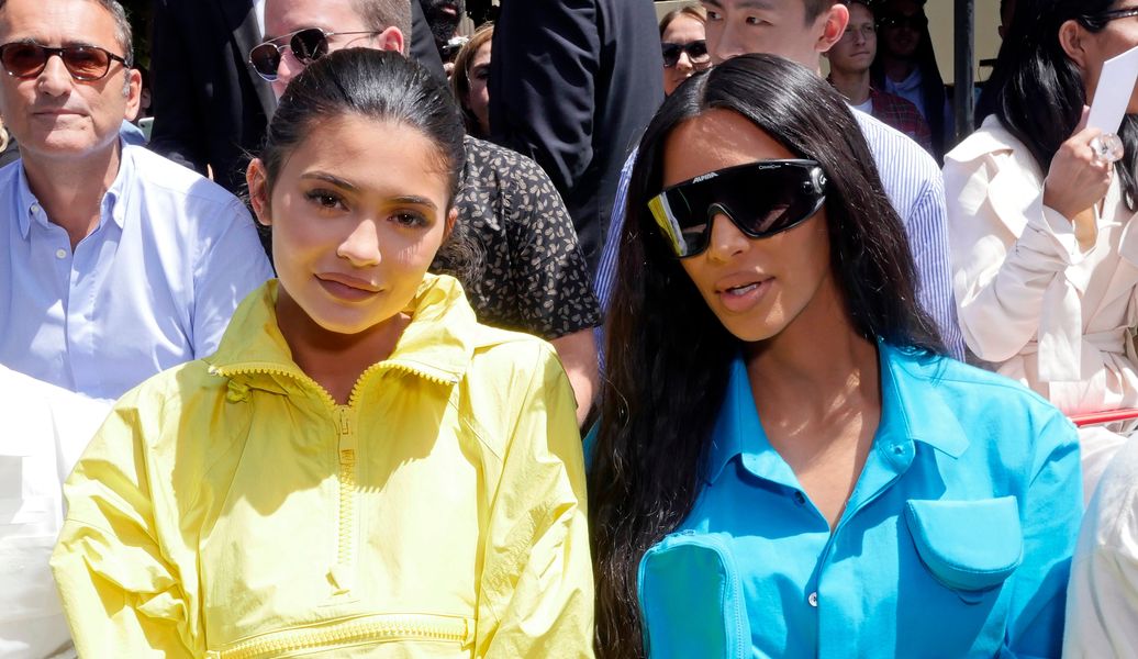 Kylie Jenner overgår Sis Kim Kardashian på Instagram, når hun når 156 millioner følgere