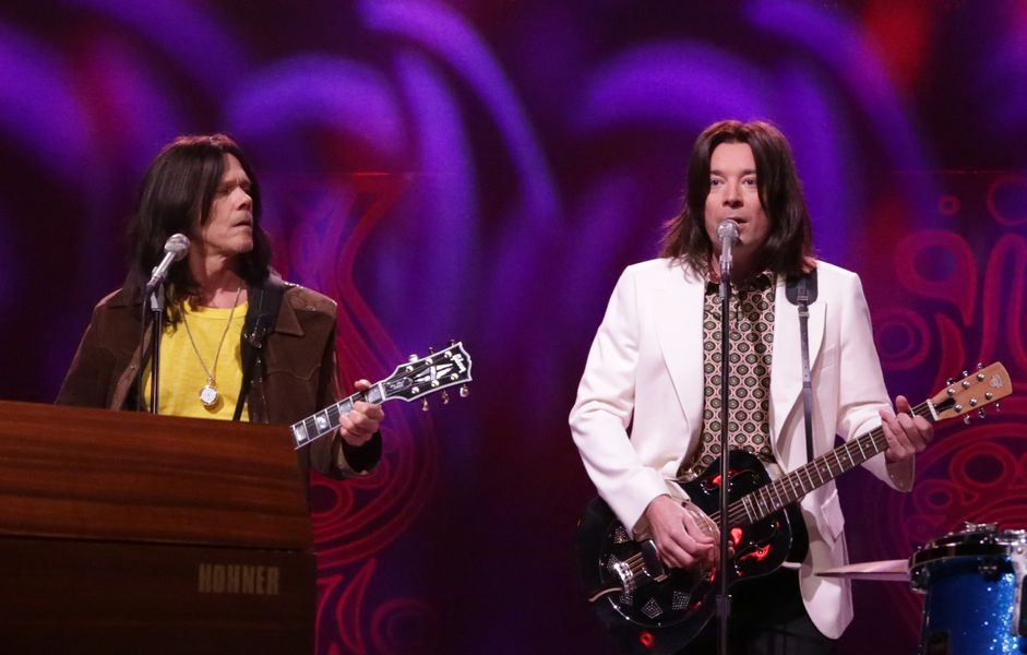 Jimmy Fallon og Kevin Bacon Channel The Kinks, kæmper for at stave 'Lola' i 'First Drafts Of Rock' skitse