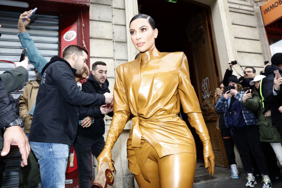 Kim Kardashian jakaa päivityksen uudessa Hulu-näyttelyssä