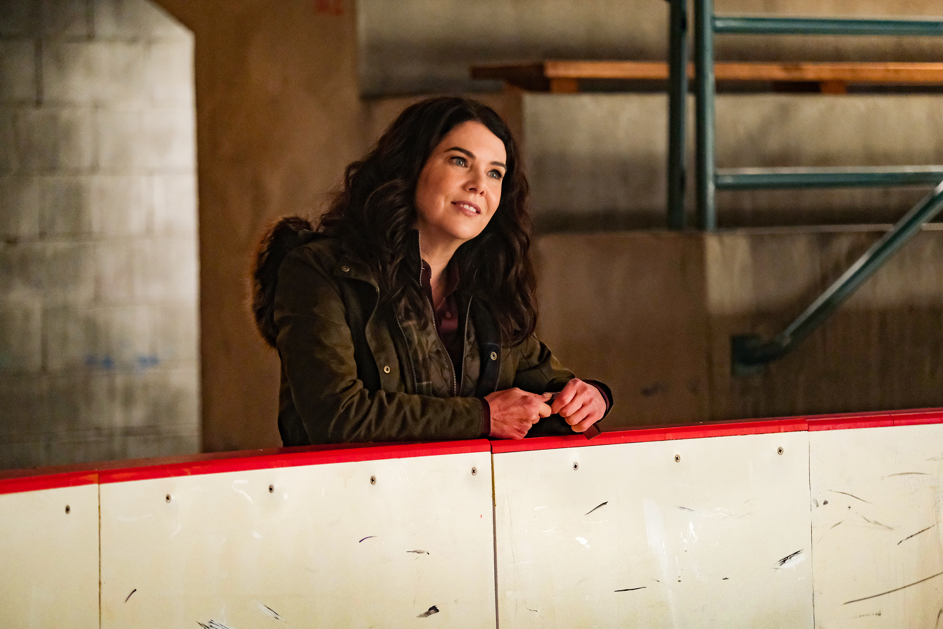 Lauren Graham Talks 'Mighty Ducks: Game-Changers' & The 'Gilmore Girls' Clause She Suts In All Her Contracts