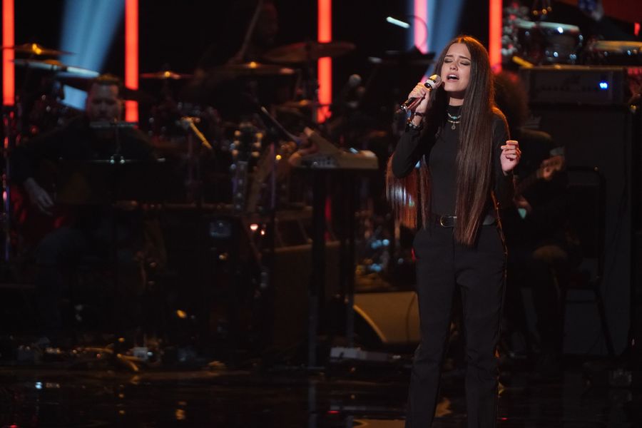 Casey Bishop viser Killer Vocals, når hun udfører en sort Crowes Cover på 'American Idol'
