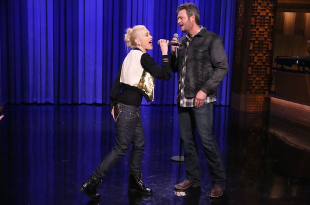 Gwen Stefani e Blake Shelton enfrentam a batalha labial de ‘Tonight Show’
