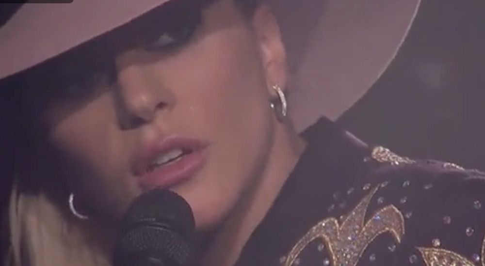 Lady Gaga začína svoju prehliadku potápačského baru: Sledujte priamy prenos