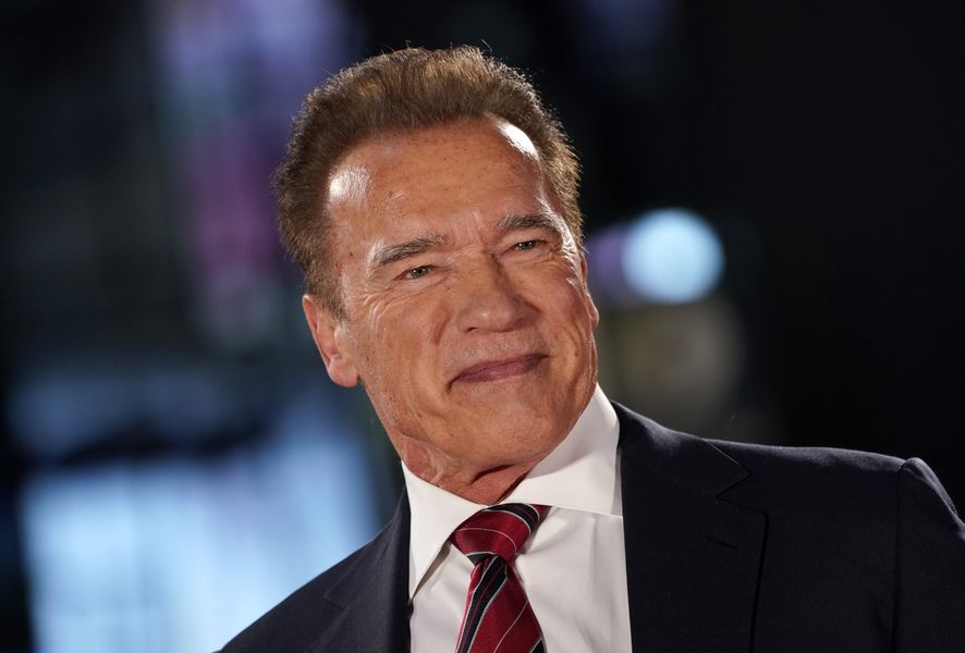 Chris Pratt kræver fotokredit, da Schwarzenegger-familien genforenes til Arnolds 73-årsdag