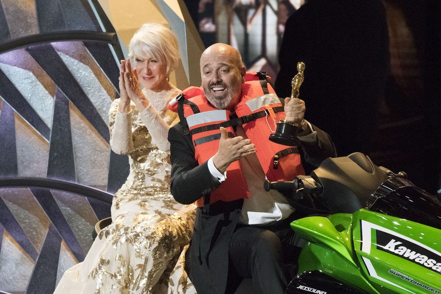 Дизайнерът на костюми Марк Бриджис печели джет ски за най-кратка реч на Оскарите