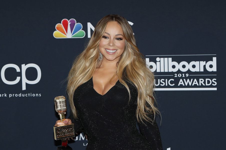 Mariah Carey की सिस्टर एलिसन केरी मेस ओवर के लिए भावनात्मक व्यथा के लिए गायक गाती है