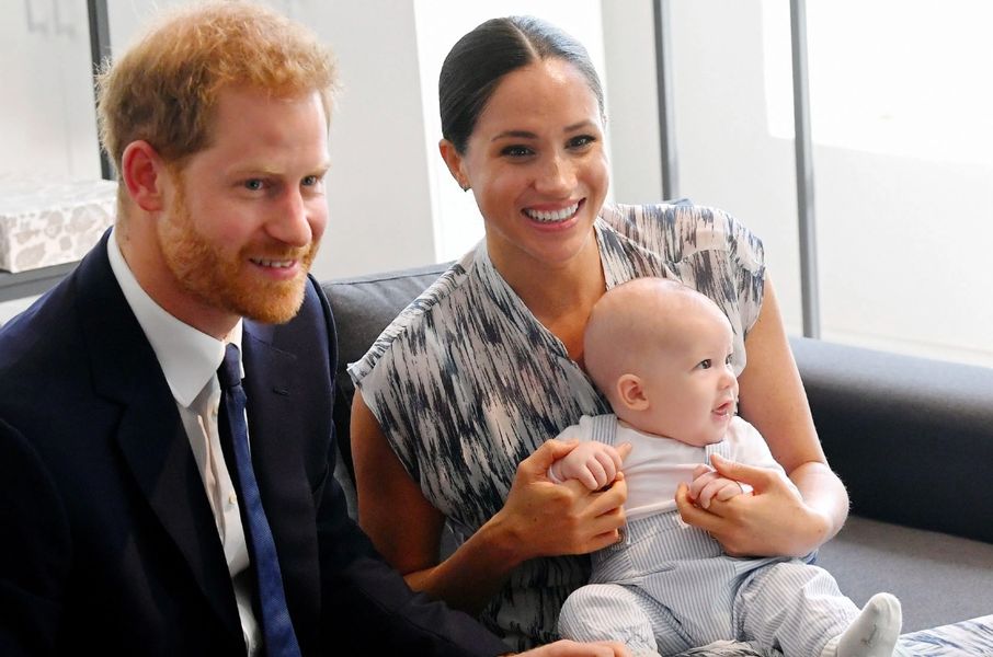 Revelada la identidad de los padrinos del bebé Archie, incluida la ex niñera del príncipe Harry