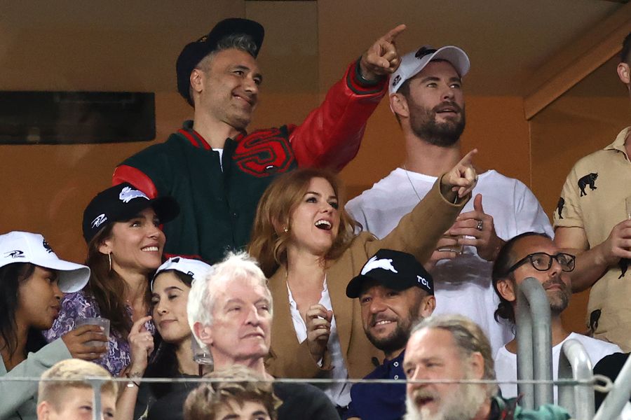 Chris Hemsworth og rollebesætningen af ​​'Thor' nyder en sjov dag ude på rugby spil