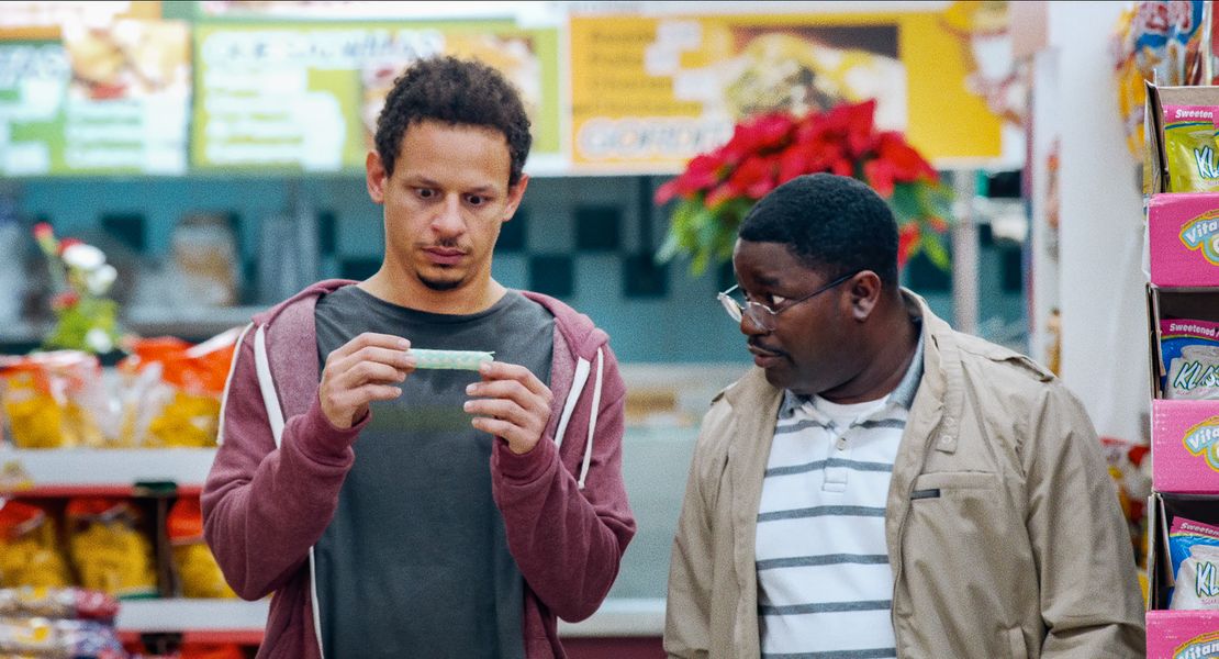 A Eric Andre y Lil Rel Howery les tiraron un cuchillo mientras filmaban 'Bad Trip'