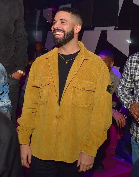 Drakes nye sang 'In My Feelings' beder om viral dansebevægelse med fans, der spørger: 'Kiki, elsker du mig?'