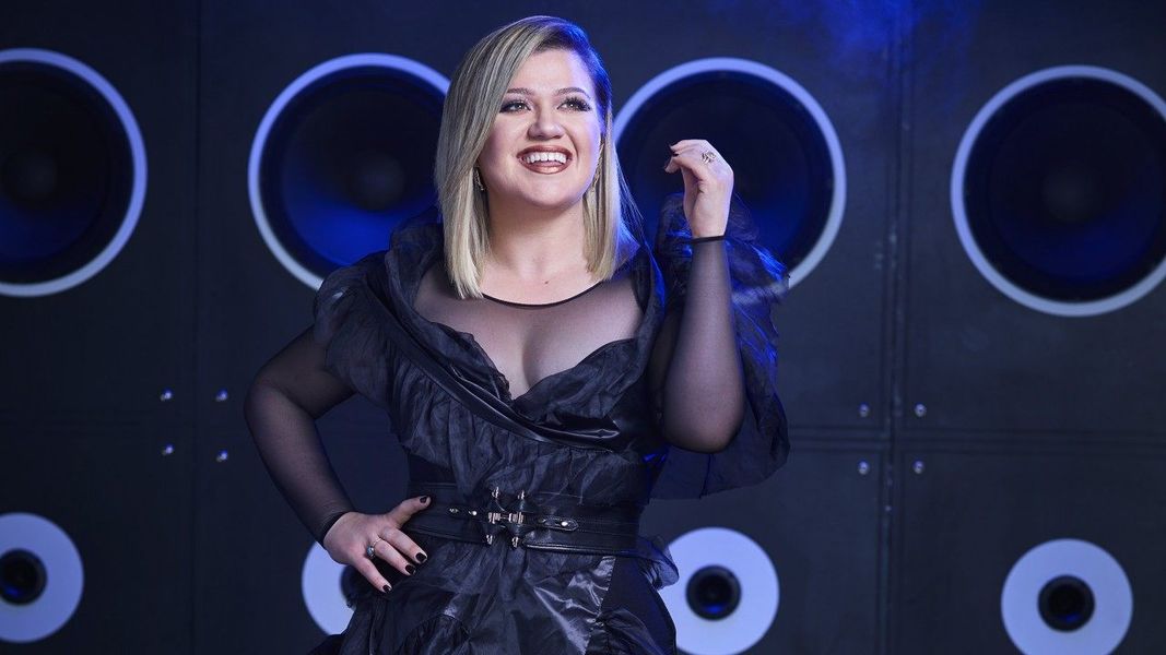 Kelly Clarkson sa vracia ako hostiteľ hudobných cien Billboard 2019