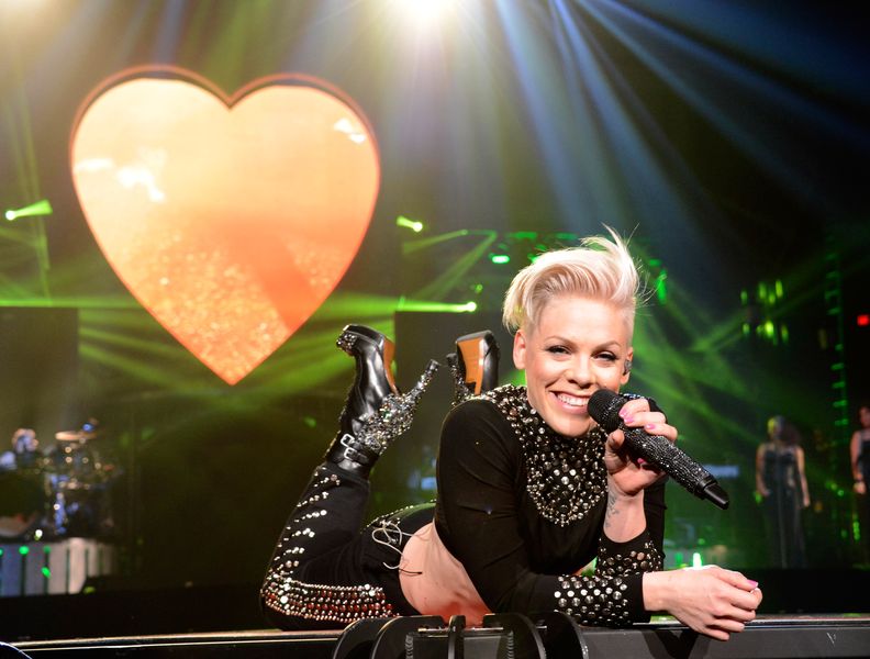 A compositora Linda Perry revela que 'Get The Party Started' de Pink foi originalmente pensado para Madonna
