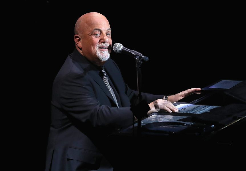 Billy Joel gibt einen Vorgeschmack auf die beeindruckenden Gesangskoteletts der 5-jährigen Tochter in einem bezaubernden Video