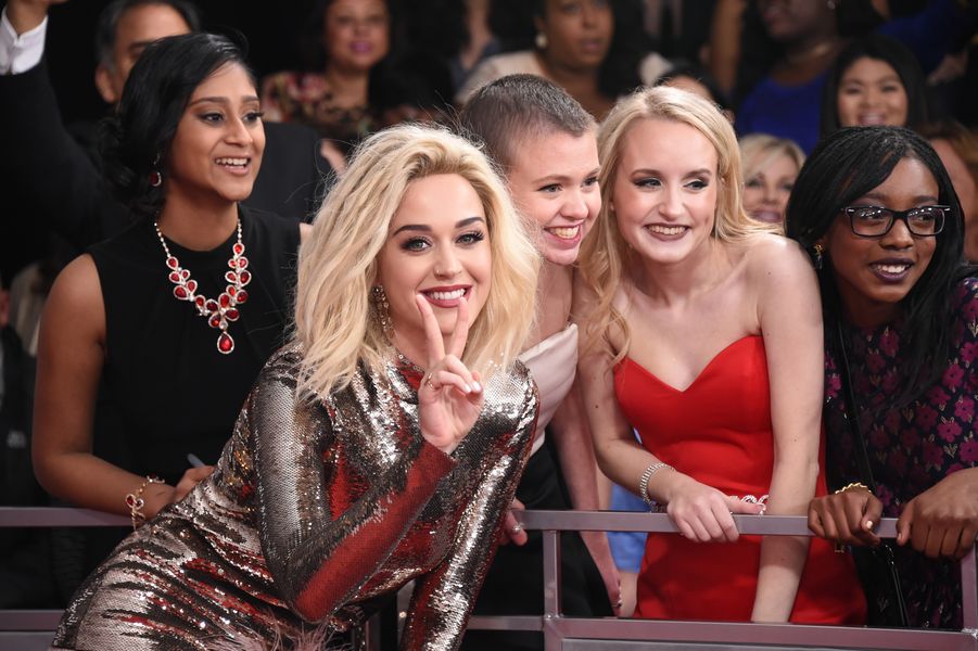 Katy Perry é chamada pela insensibilidade de Britney Spears comentário sobre o tapete vermelho do Grammy