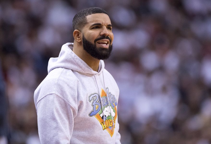 Drake zdieľa vzácne video trojročného syna Adonisa