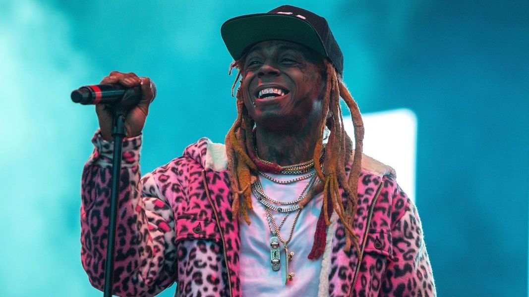 Outfit Lil Wayne ukradol šou na polčasovej šou národného šampionátu