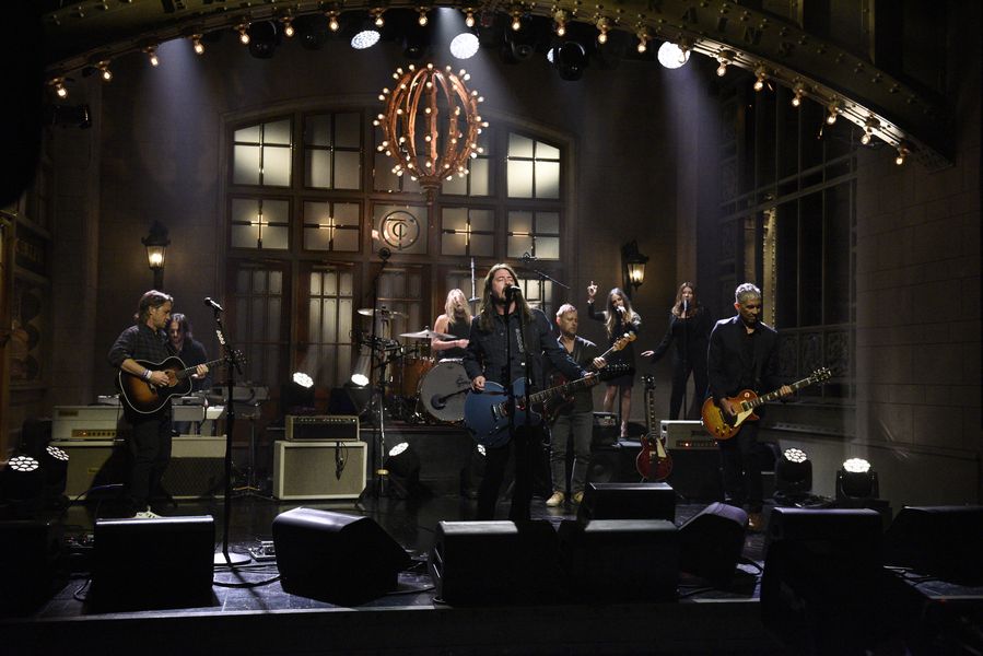 Dave Grohl afslører, hvordan Foo Fighters 'Last-Minute Musical Spot On' Saturday Night Live 'kom om