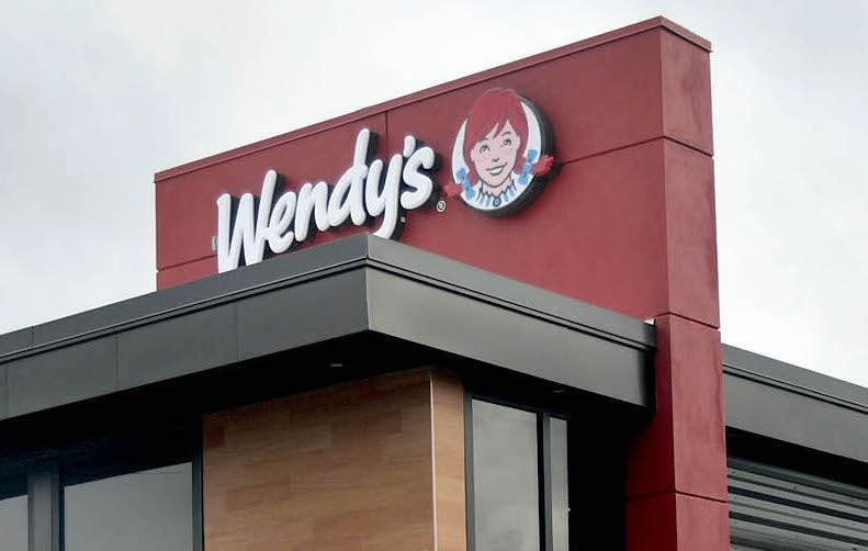 Wendy’s rzuca cień na fast foodowych rywali dzięki składance „We Beefin”